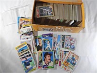 SHOEBOX LOT - APPROX 500 BASEBALL CARDS