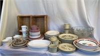 SELECTION OF DINNER PLATES, BOWLS, CUPS, ETC.