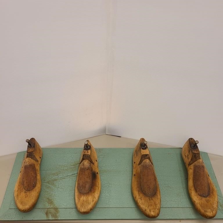 Vintage Wooden Shoe Form Wall  Hanging Rack