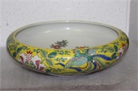 A Vintage/Antiqu Famille Jaune Porcelain Bowl