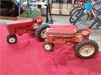 2 display tractors
