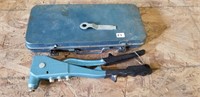 Hand Riviter & metal case