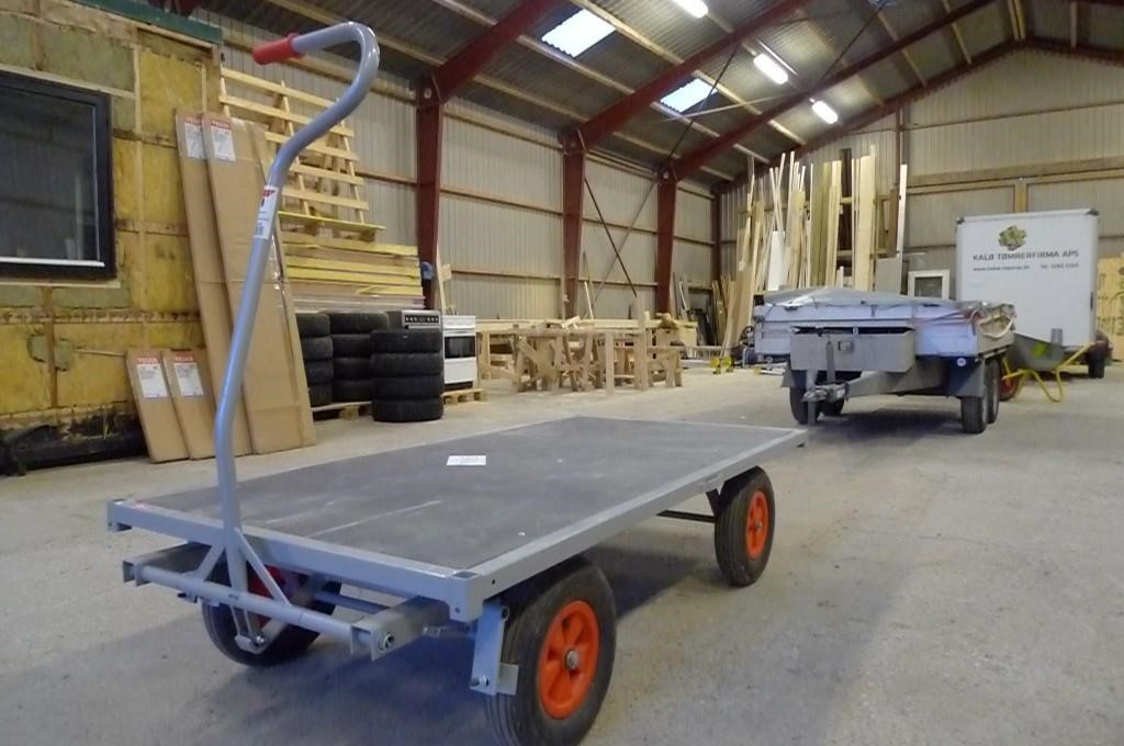 Erhverv nuttet Samtykke Firehjulet vogn med luftdæk og bremse | Campen Auktioner A/S