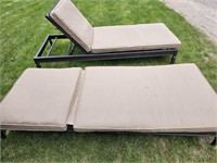 2 Reclining Outdoor Lounge Chairs