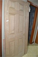 Oak interior door with casing 32" x 80"