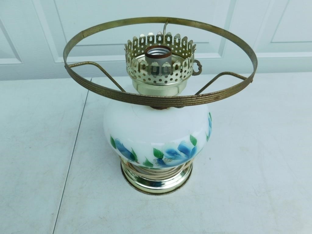 Lamp base, untested, no chimney or globe