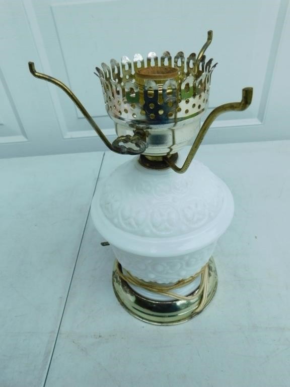 Lamp base, untested, no chimney or globe