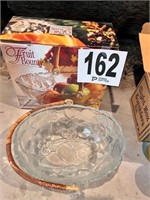 Glass Fruit Bowl With Handle(Den)