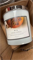 Spiced vanilla candle