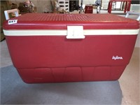 RETRO IGLOO COOLER WITH TRAY INSERT INSIDE,