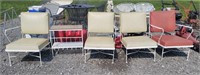 (Z)  4 Outdoor chairs w/ table