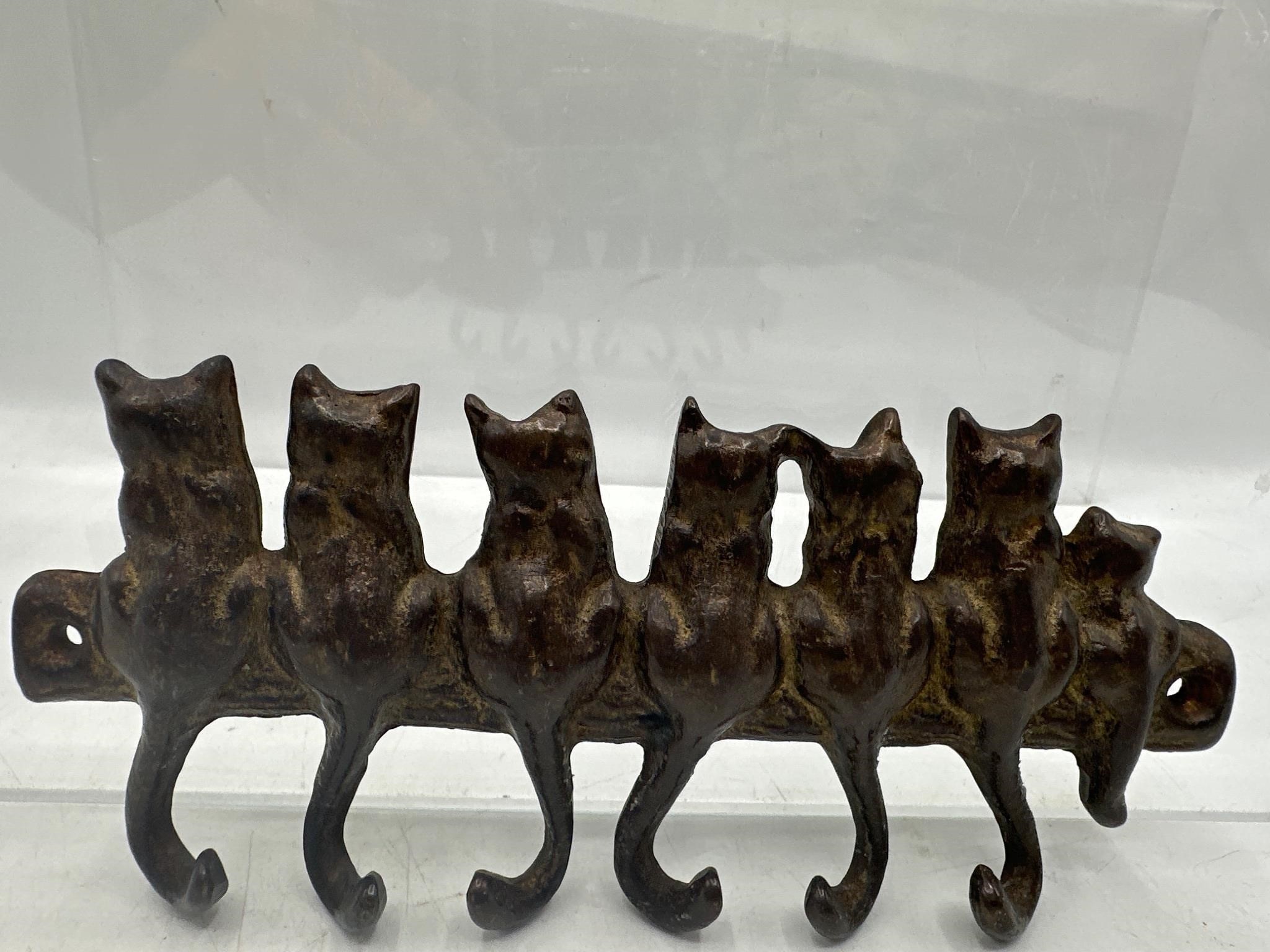 Metal cat hooks