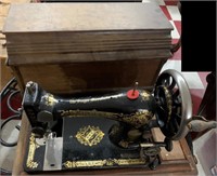 Beautiful old Singer sewing machine w oak case