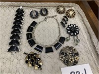 BEAUTIFUL COSTUME JEWELRY PCS.