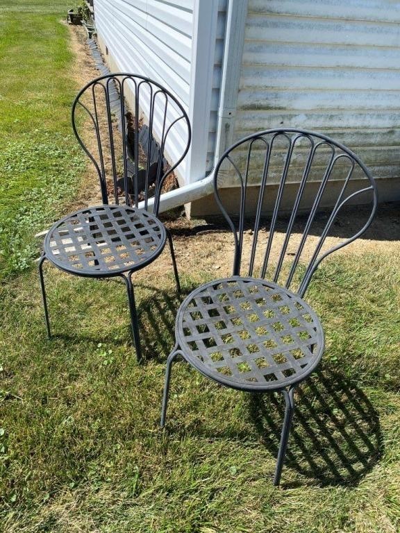 2pcs- patio chairs
