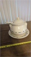 LONGABERGER SOUP TUREEN