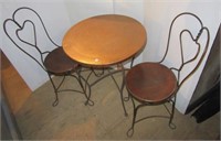 Ice cream parlor style table and chairs with 24"