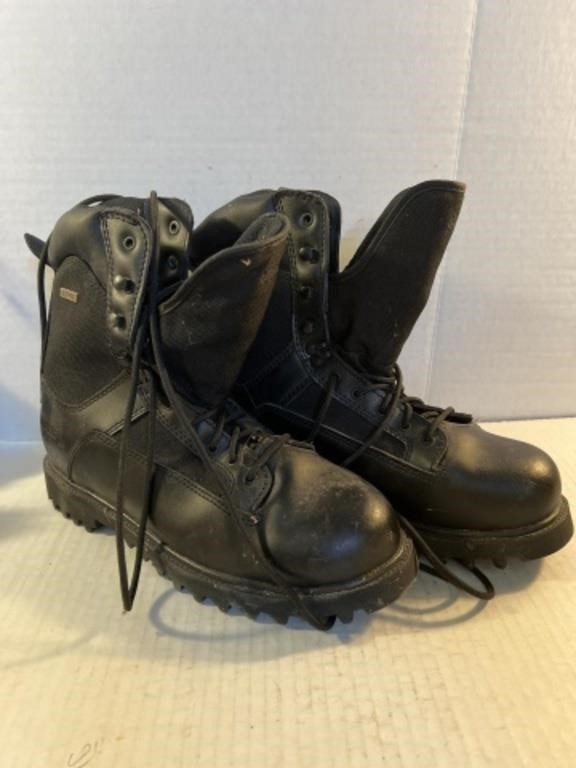 Size 10 M waterproof guide gear boots