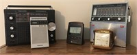 5 Vintage Electronic Radios & Alarm Clocks