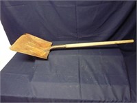 VINTAGE SCOOP SHOVEL