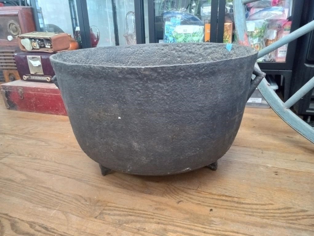 Large Cast Iron Cauldron Pot 3 Legged Planter