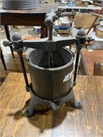 Classio fruit press