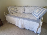 Day Bed w/ bedding