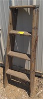 (K) 4ft Wooden Step Ladder