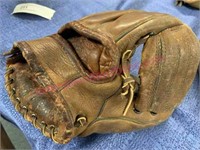 Old Rawlings 573 GL baseball glove