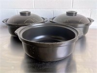 3 BLACK 14" HOT POTS W LIDS - MSSING 1 LID