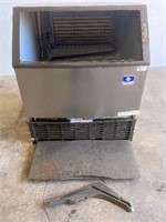 MANITOWOC S/S AIR COOLED ICE MACHINE - AS-IS