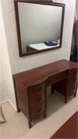 Desk 18x47x29.5 and mirror 29x37 matches lots