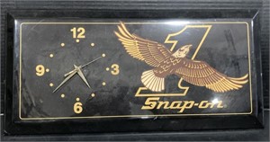 (P) Snap -on wall clock 10x23