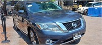 2015 Nissan Pathfinder S runs/moves