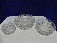 TRAY: 3 THISTLE PATTERN PRESSED GLASS BOWLS