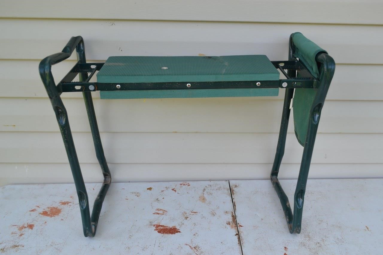 27: Gardening bench/stool