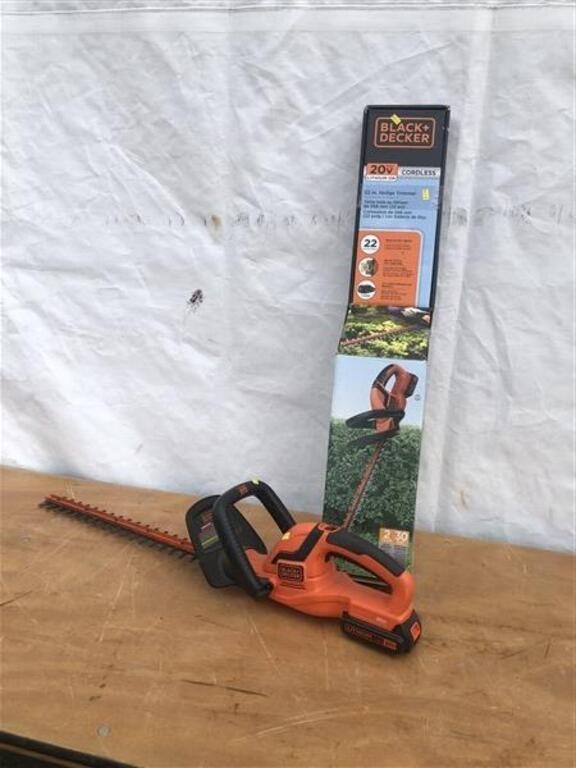 Black & Decker Cordless Hedge Trimmer