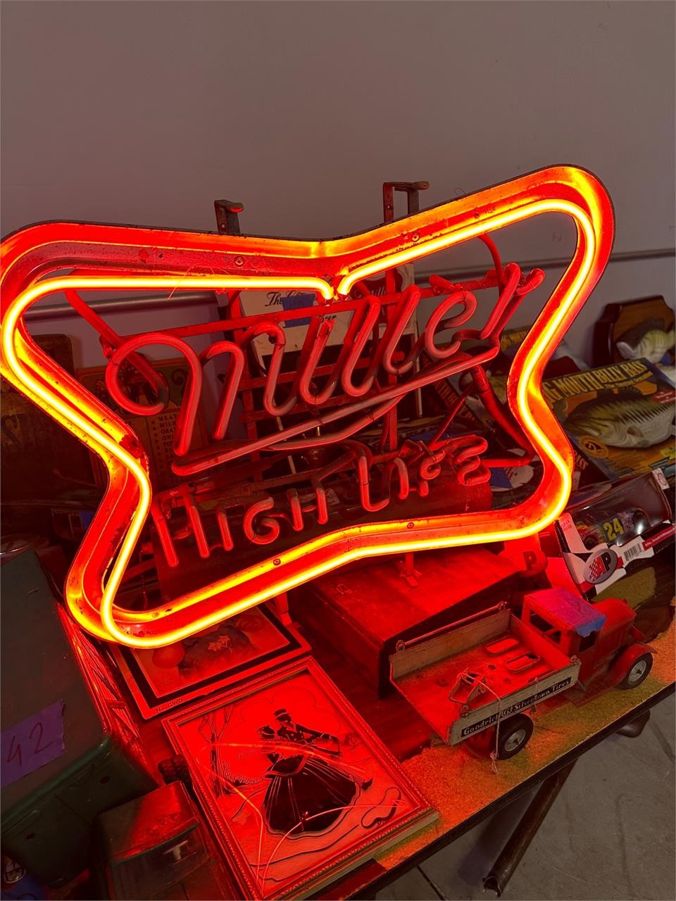 VTG COLLECTIBLE NEON SIGN MILLER BEER MADE IN USA