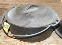 Lodge USA 8DO Cast Iron Dutch Oven