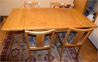 Antique Oak Dining Set w/ Extendable Table + 4