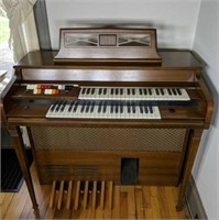 Kimball Swinger 700 Organ