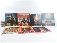 7 vinyles: The Ritchie Family, Bee Gees et Elvis.