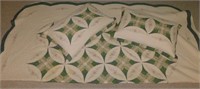 Beautiful Quilt with 2 Matching Pillows - Quilt