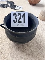 Vintage cast iron pot