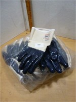 NEW Gloves Nitri Pro Size Small - 12 Pair