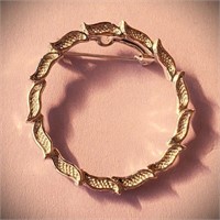 VINTAGE SIGNED "GERRY'S" SILVER WREATH BROOCH