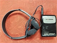 Sony AM/FM Walkman Model SRF-90 w Headphones