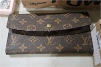 NEW LOUIS VUITTON CLUTCH UNCERTIFIED