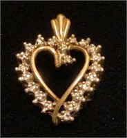 10K yellow gold & Diamond heart pendant
