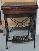 Antique Singer Treadle Sewing Machine  c1910